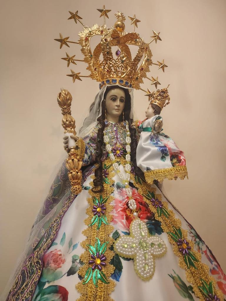 ‘Alfa, el arte de crear’: 30 años vistiendo a la Virgen del Cisne
